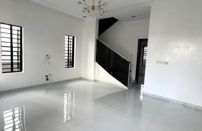 4 Bedrooms Semi Detached Duplex