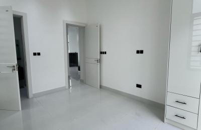 5 bedroom fully detached duplex
