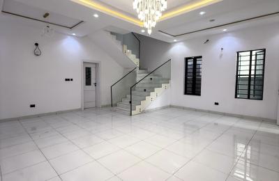 5 Bedroom Fully detached duplex