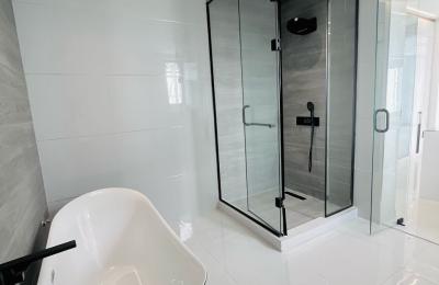 5 bedroom Semidetached triplex