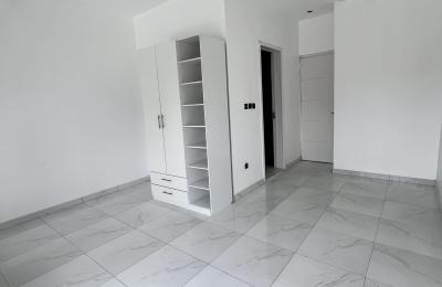 5 Bedroom fully detached duplex