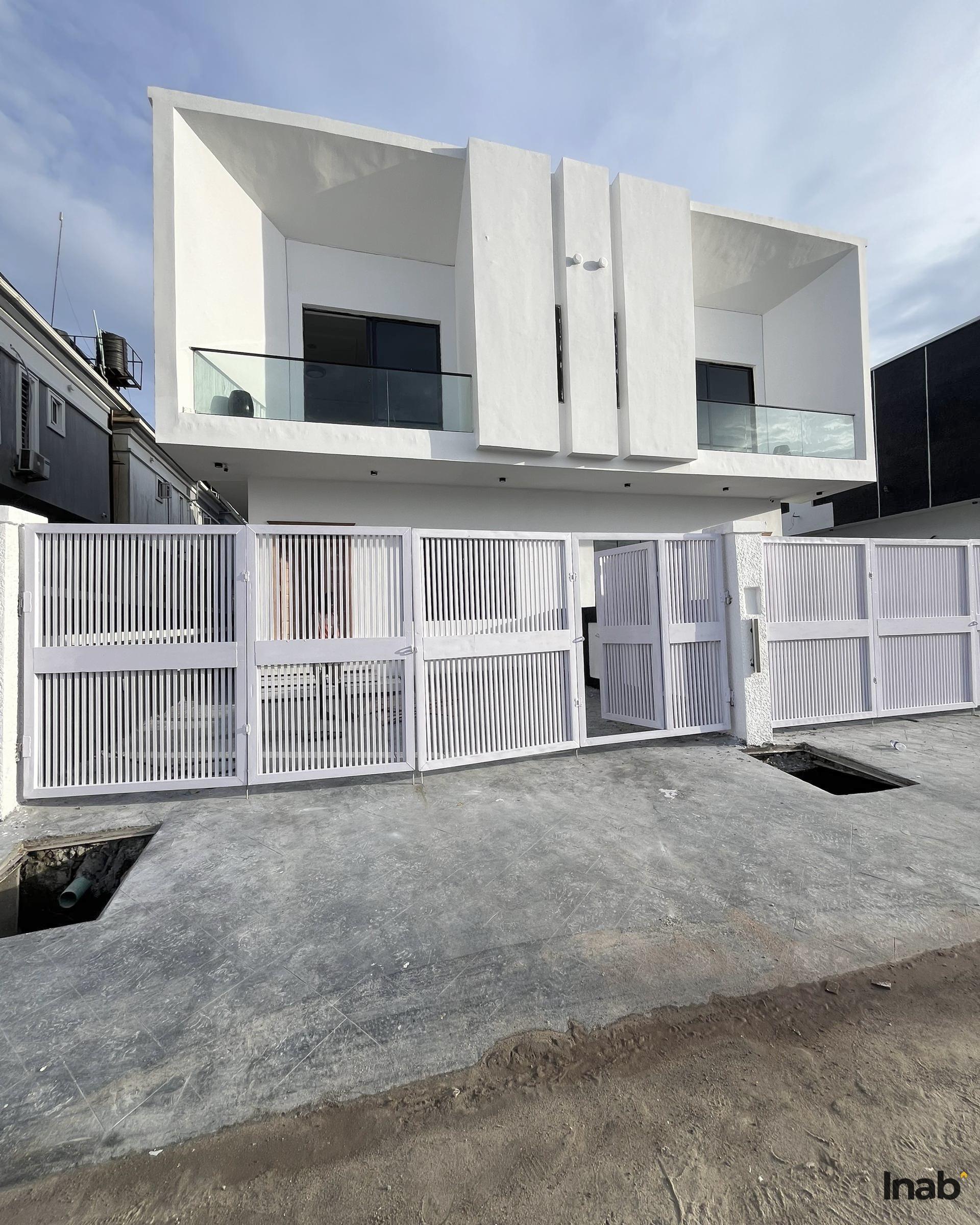 4 Bedrooms Semi Detached Duplex