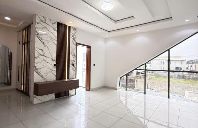 5 Bedroom Fully detached duplex