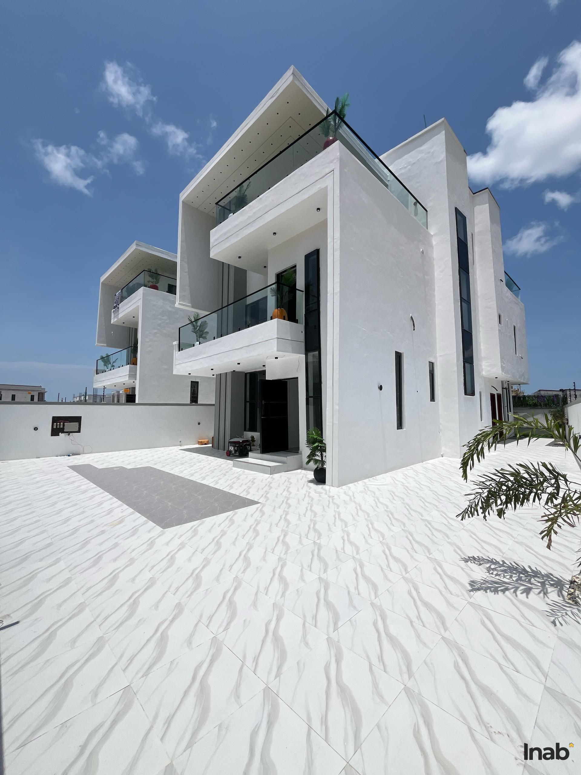 5 Bedroom detached duplex