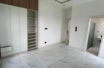 5 bedroom detached duplex