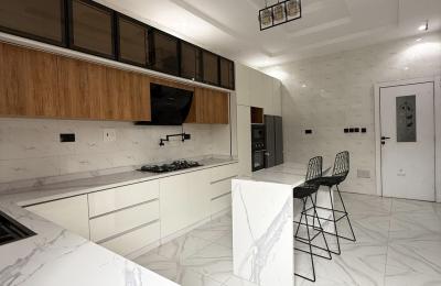5 Bedroom Fully detached duplex