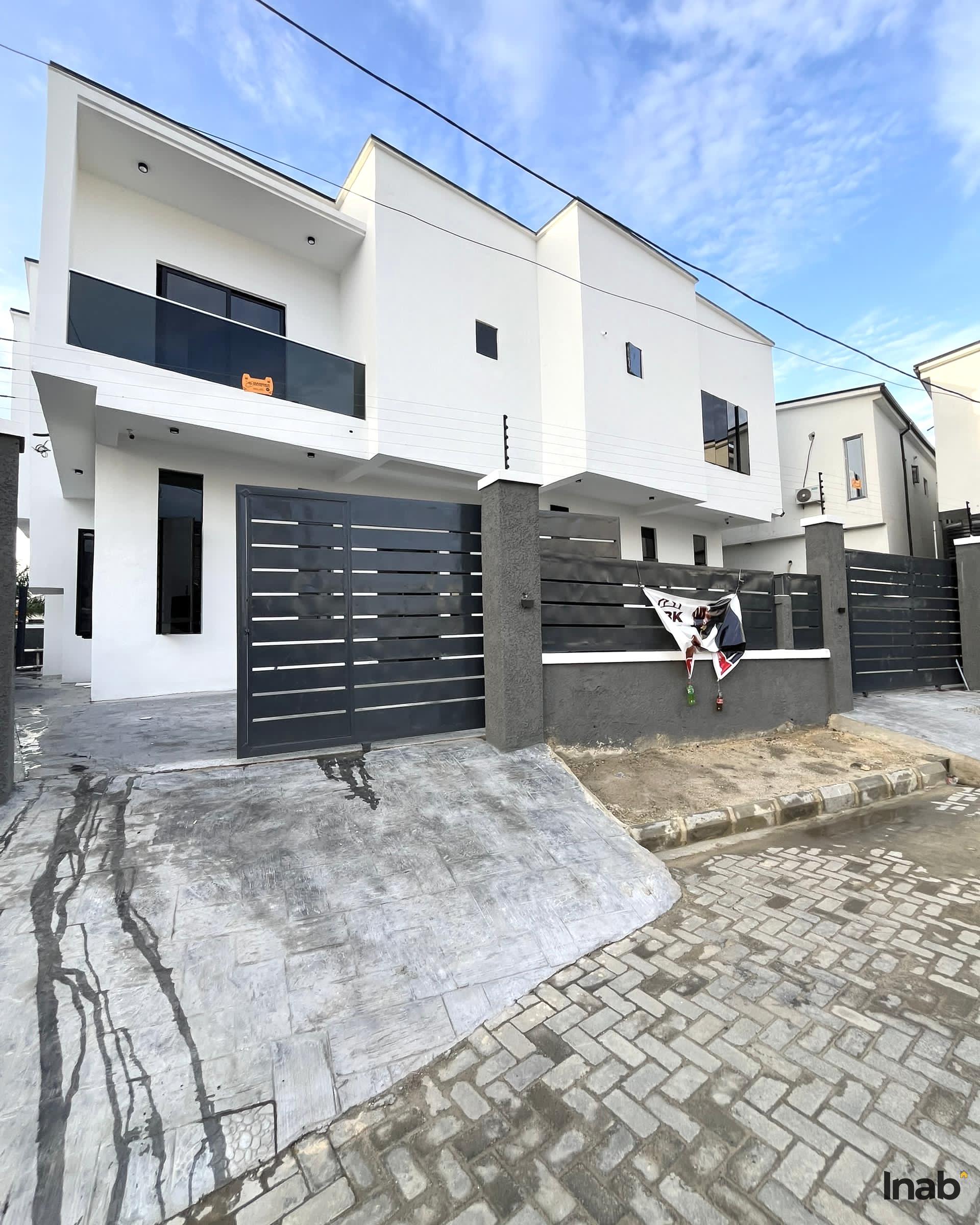 4 Bedrooms Semi Detached Duplex