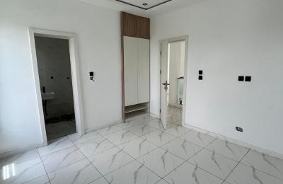5 bedroom detached duplex