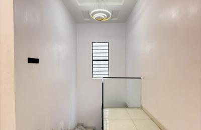 5 Bedroom Fully detached duplex