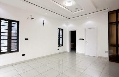 5 Bedroom Fully detached duplex