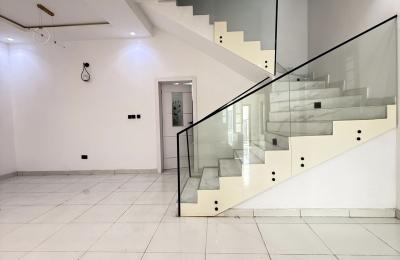 5 Bedroom Fully detached duplex
