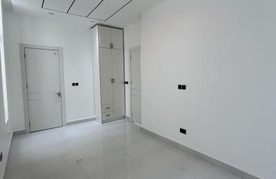 5 bedroom fully detached duplex
