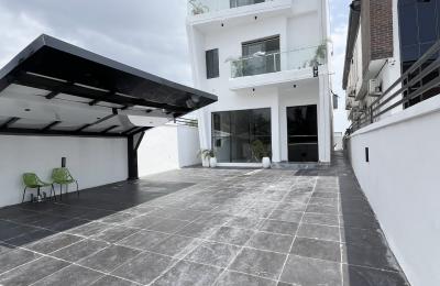 5 Bedroom fully detached duplex