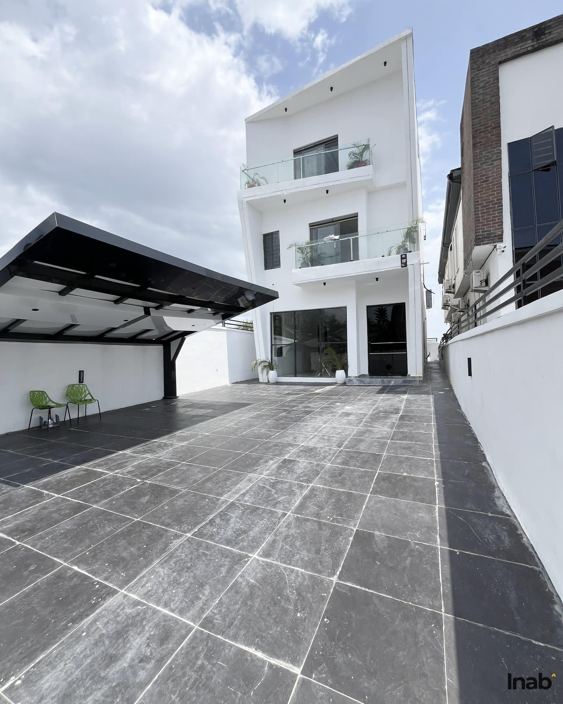 5 Bedroom fully detached duplex