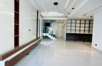 5 bedroom detached duplex