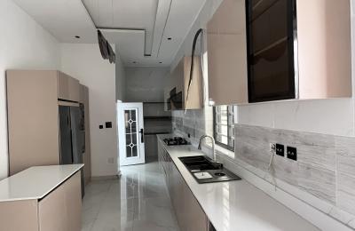 5 Bedroom fully detached duplex