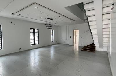 5 bedroom detached duplex