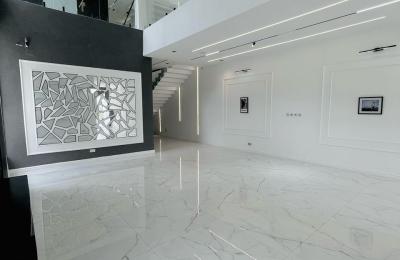 5 bedroom Semidetached triplex