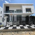 5 bedroom detached duplex
