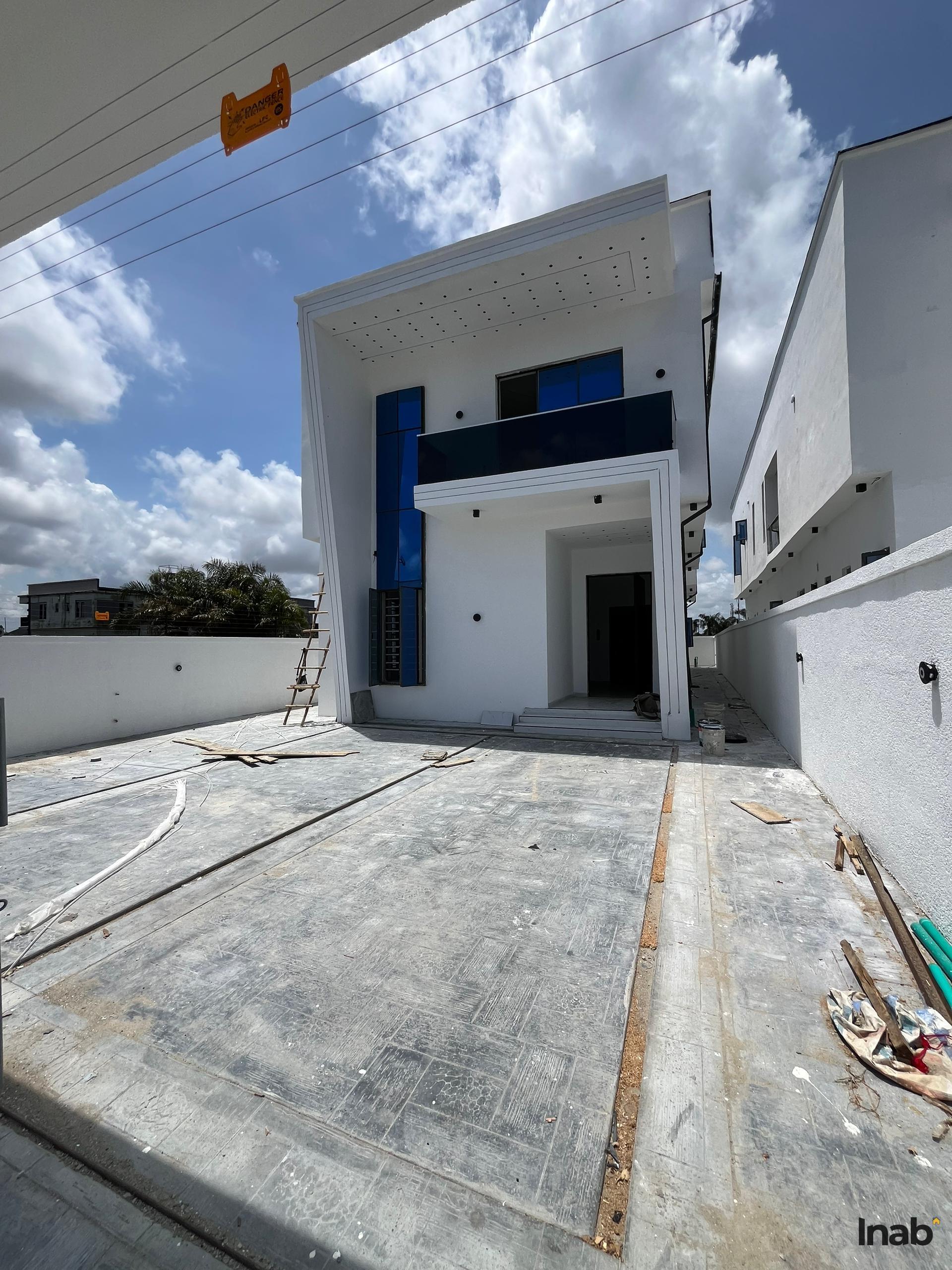 5 bedroom detached duplex