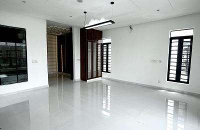 5 Bedrooms Fully Detached Duplex