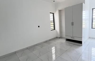 5 Bedroom fully detached duplex