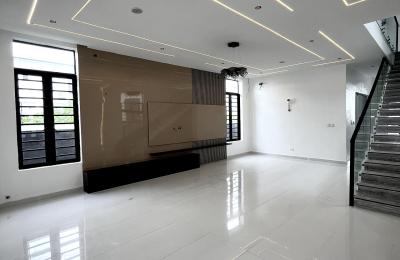 5 Bedrooms Fully Detached Duplex
