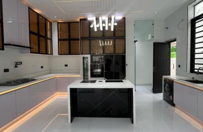 5 bedroom fully detached duplex