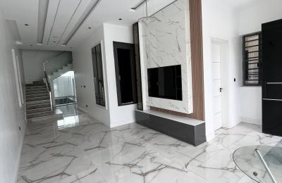 5 Bedroom fully detached duplex
