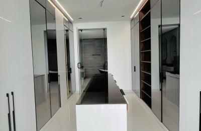 5 bedroom Semidetached triplex