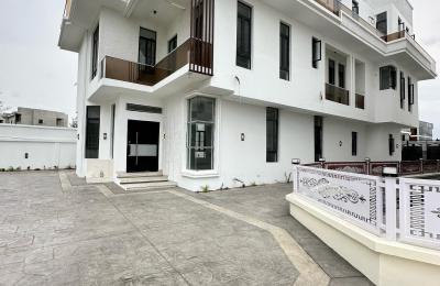5 Bedroom detached duplex
