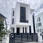 5 Bedroom detached duplex