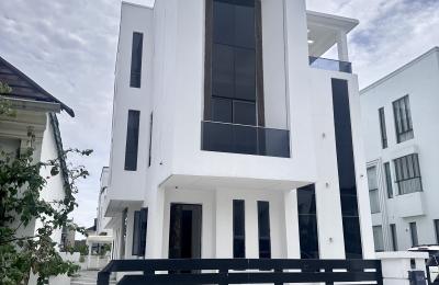 5 Bedroom detached duplex