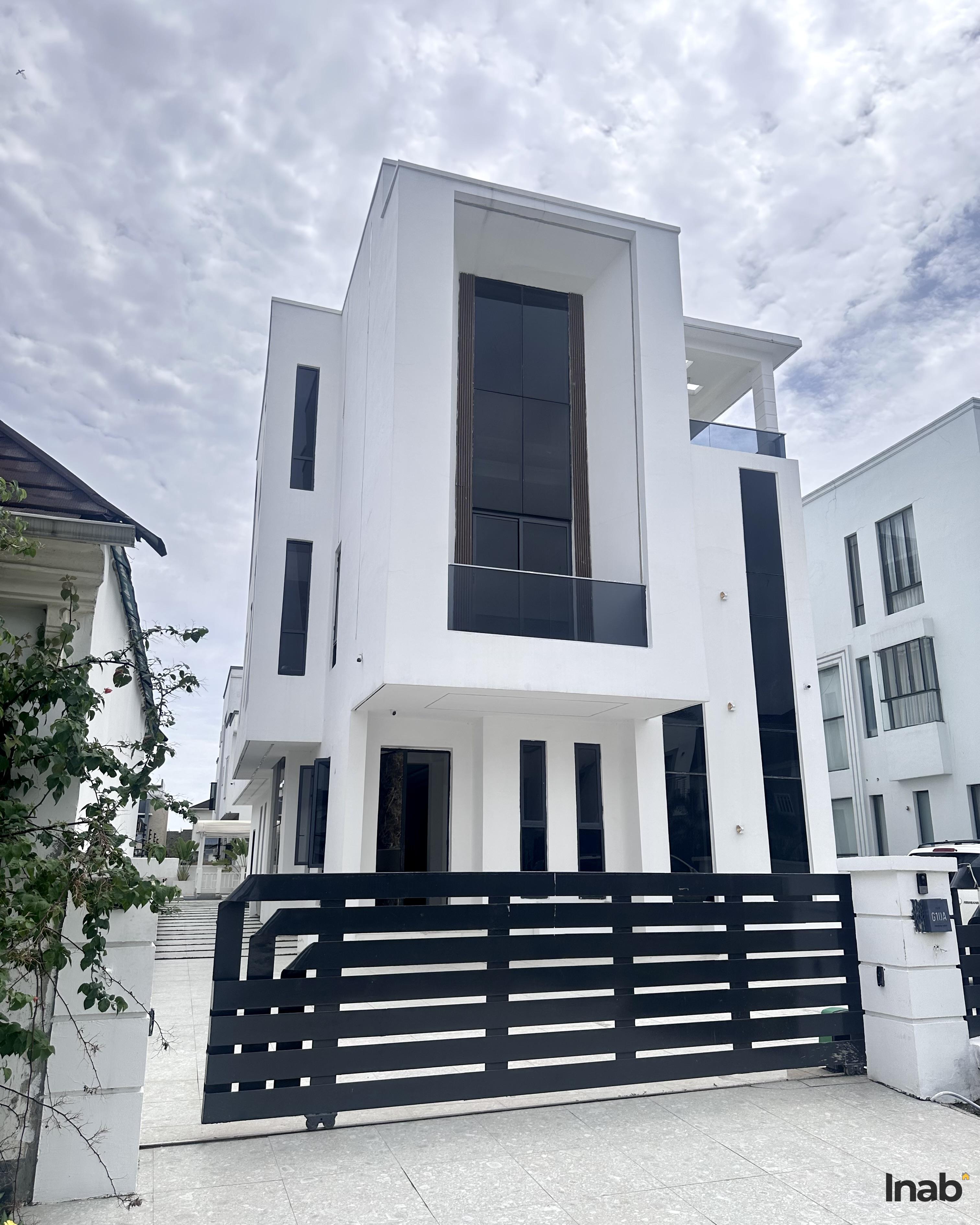5 Bedroom detached duplex