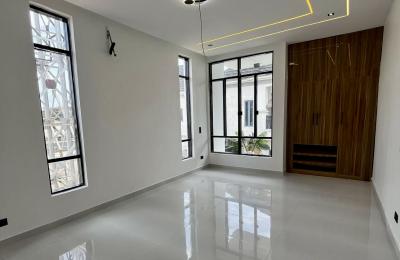 5 Bedroom Fully Detached Duplex