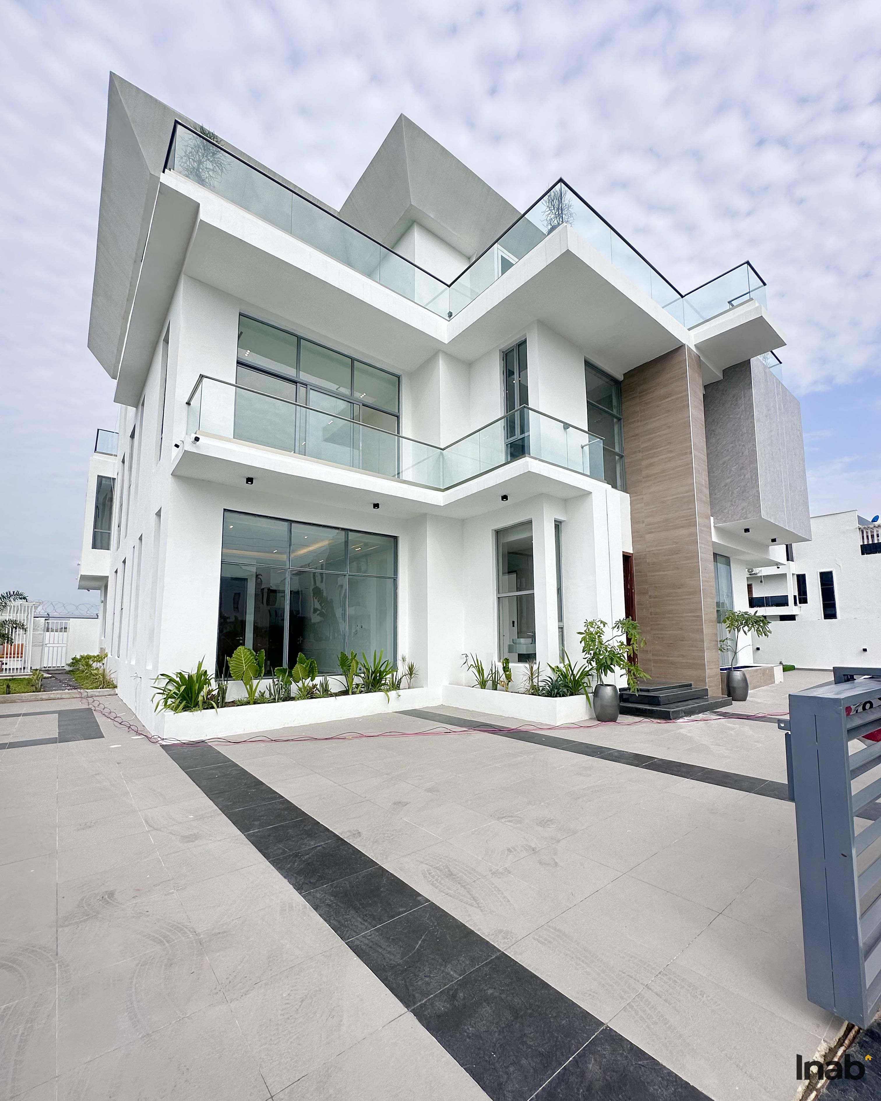 5 bedroom detached duplex