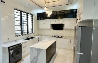 5 bedroom detached duplex