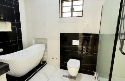 5 bedroom detached duplex