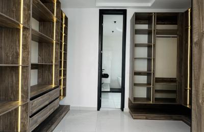5 bedroom fully detached duplex