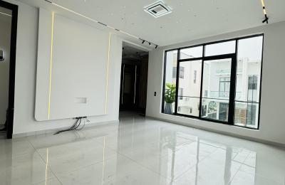 5 bedroom fully detached duplex