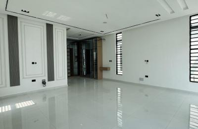 5 Bedroom fully detached duplex