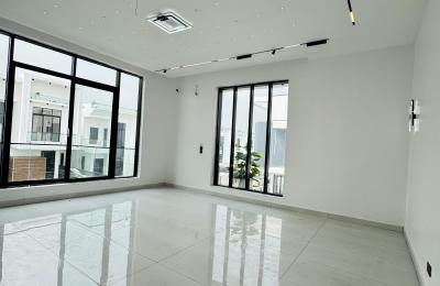5 bedroom fully detached duplex