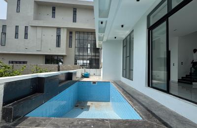 5 bedroom fully detached duplex