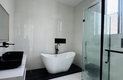 5 bedroom fully detached duplex