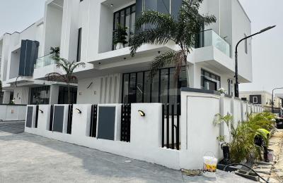 5 bedroom fully detached duplex