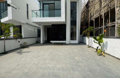 5 bedroom fully detached duplex