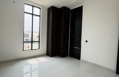 5 bedroom fully detached duplex