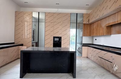 5 bedroom fully detached duplex