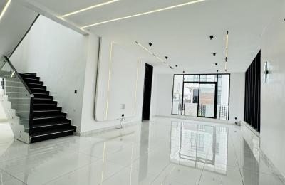 5 bedroom fully detached duplex