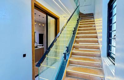 4 bedroom fully detached duplex